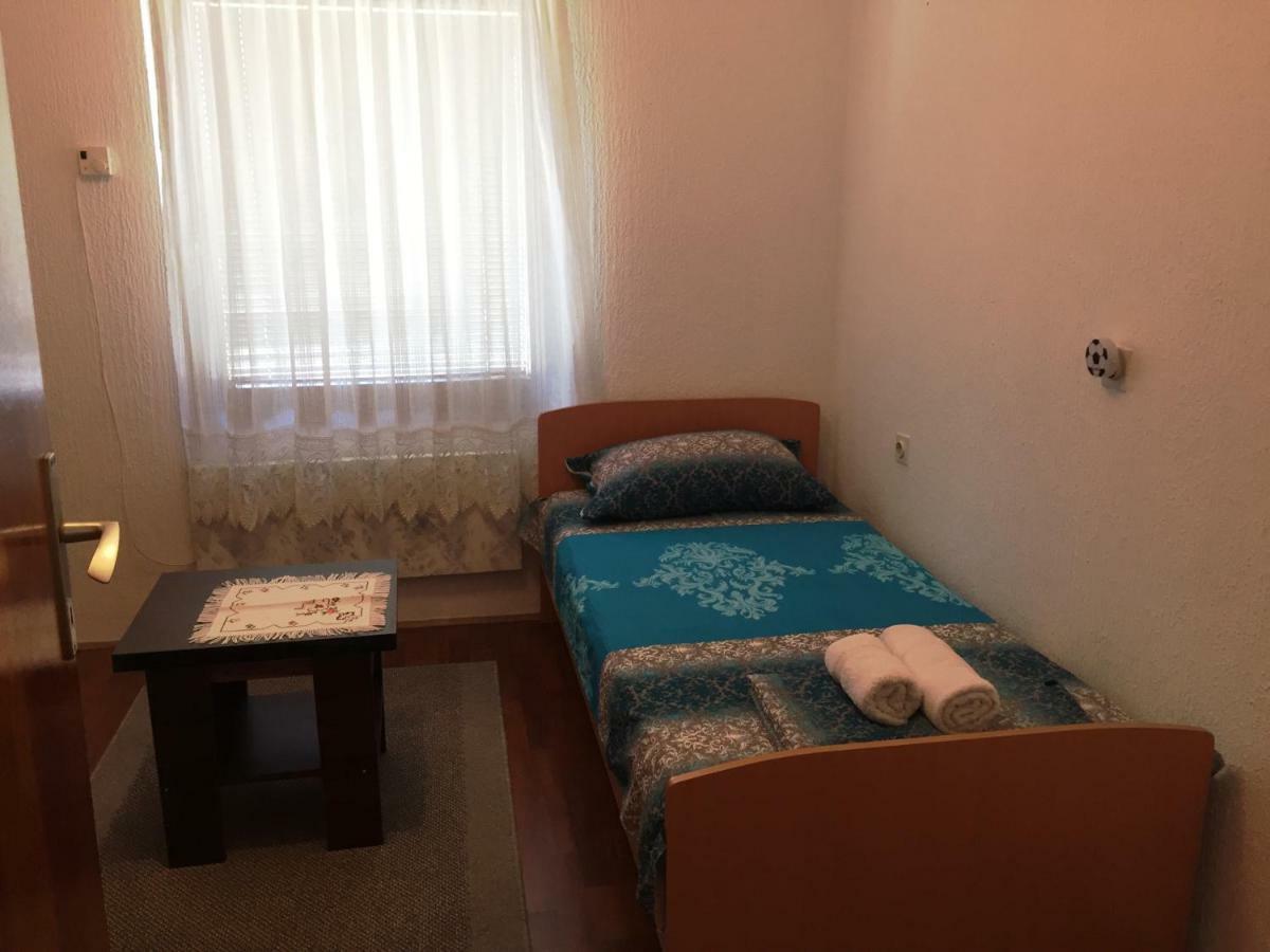 Nis Apartman Exterior foto